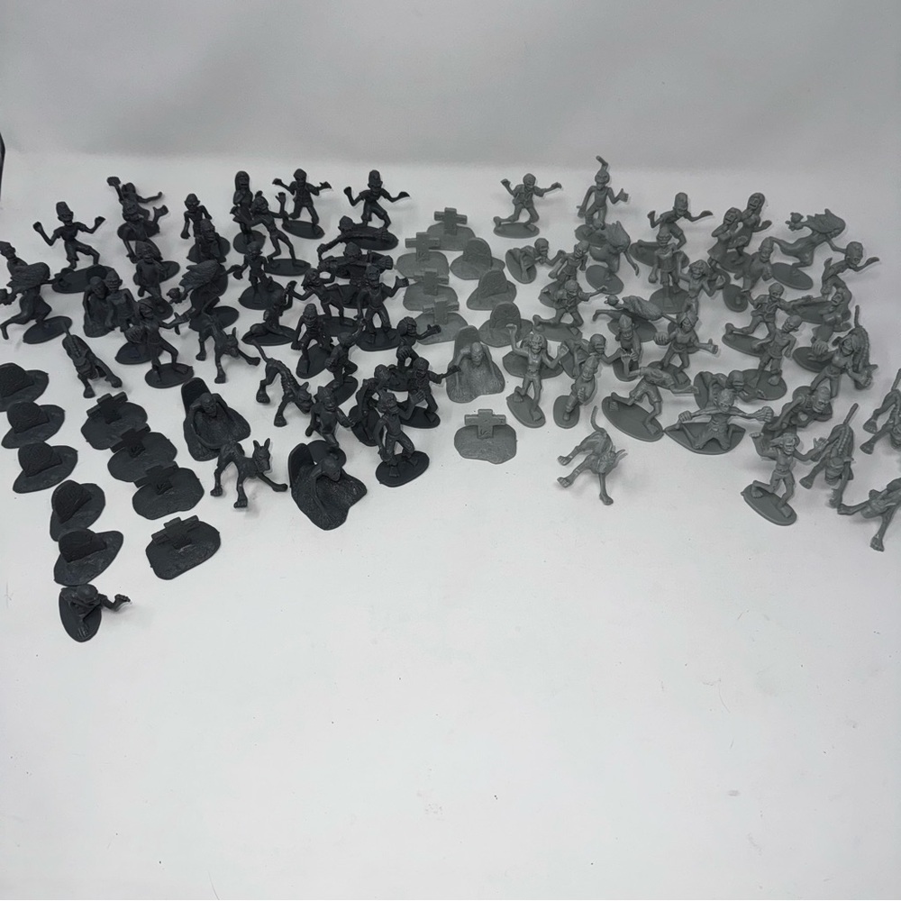 89 PIECES GREY/GRAY ZOMBIE TOY PLASTIC FIGURES ARMY MEN TOMBSTONES DOG